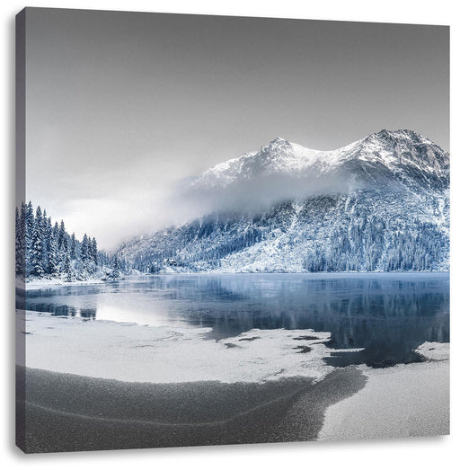 Winterlandschaft mit gefrorenem Bergsee B&W Detail Leinwanbild Quadratisch