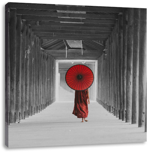 Mönch mit rotem Schirm im Tempelgang B&W Detail Leinwanbild Quadratisch