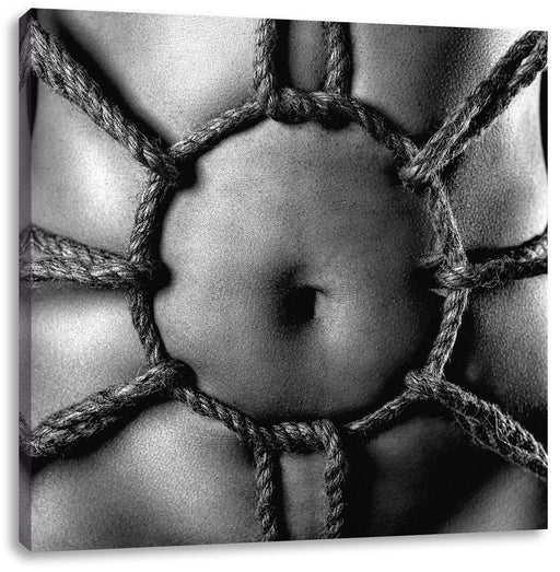 Kreis aus Seilen auf nacktem Körper, Monochrome Leinwanbild Quadratisch