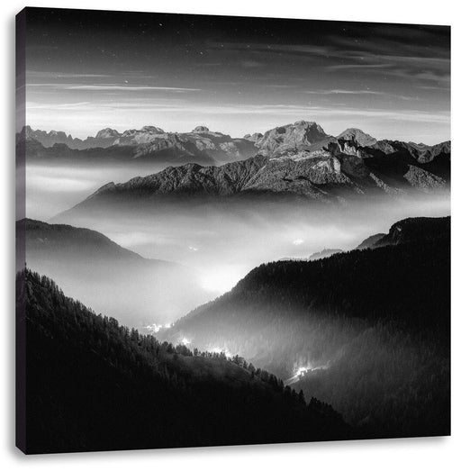 Leuchtender Nebel in Bergtälern, Monochrome Leinwanbild Quadratisch