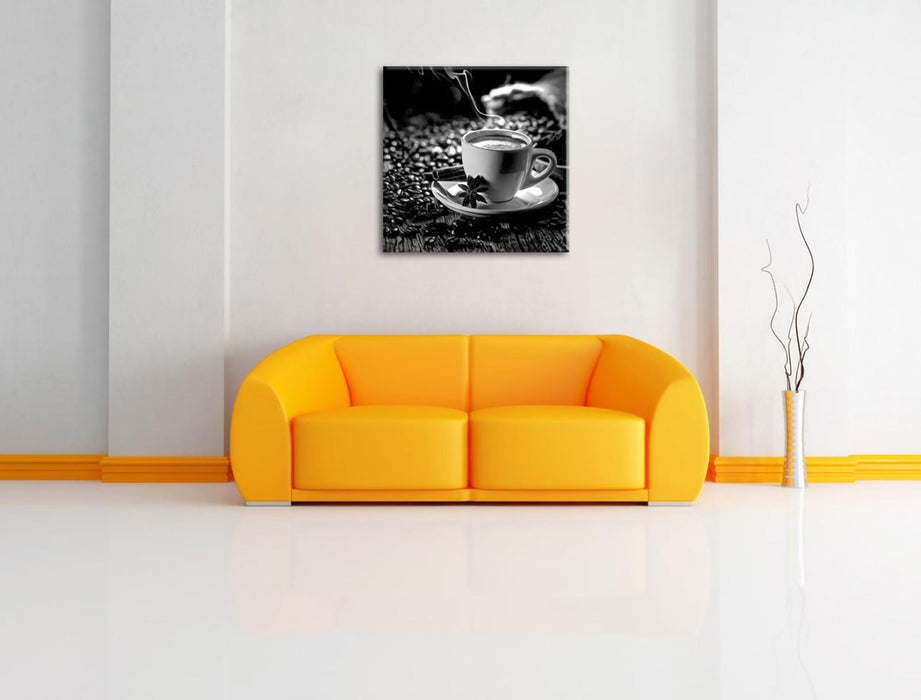 Kaffeetasse mit Bohnen auf Holztisch, Monochrome Leinwanbild Wohnzimmer Quadratisch