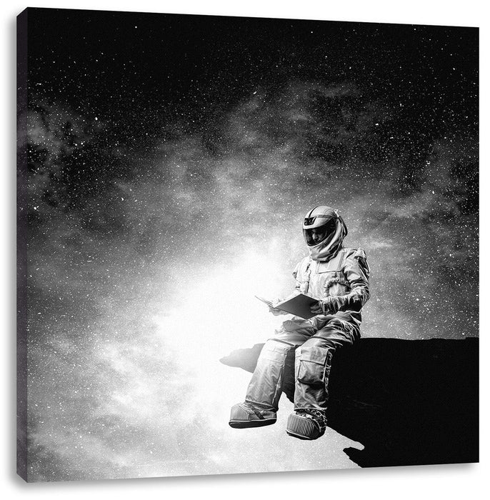 Lesender Astronaut auf Vorsprung vor Galaxie, Monochrome Leinwanbild Quadratisch