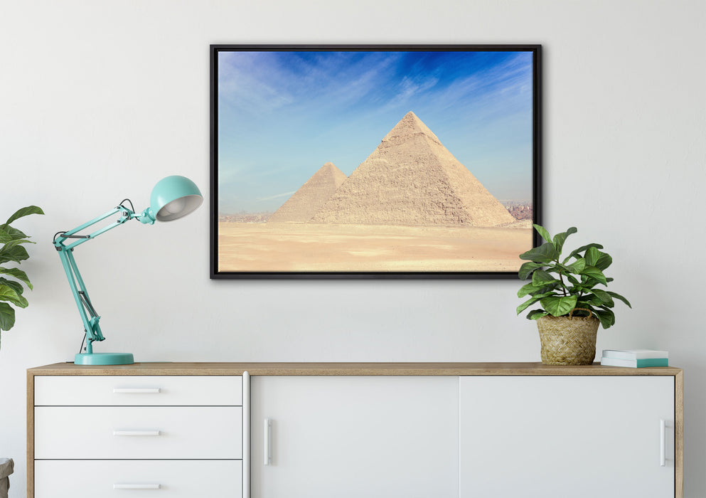 Beeindruckende Pyramiden von Gizeh auf Leinwandbild gerahmt verschiedene Größen im Wohnzimmer