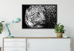 Stolzer Leopard auf Leinwandbild gerahmt verschiedene Größen im Wohnzimmer