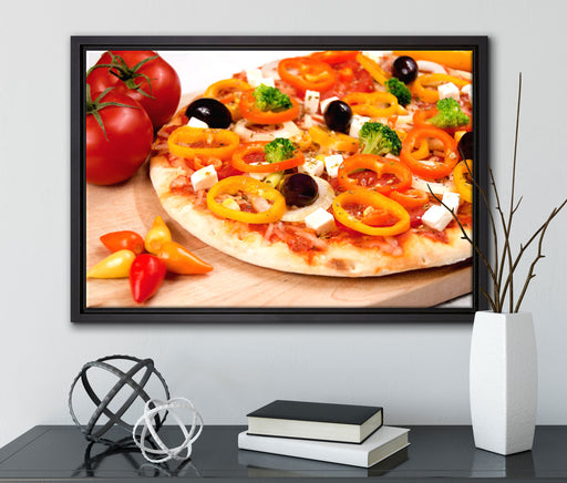 Köstliche Pizza aus Italien auf Leinwandbild gerahmt mit Kirschblüten