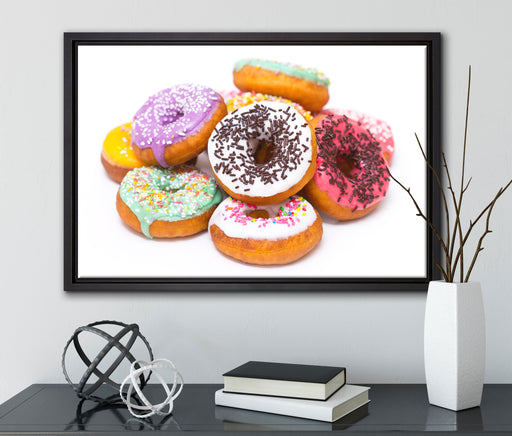 Leckere bunte Donuts auf Leinwandbild gerahmt mit Kirschblüten