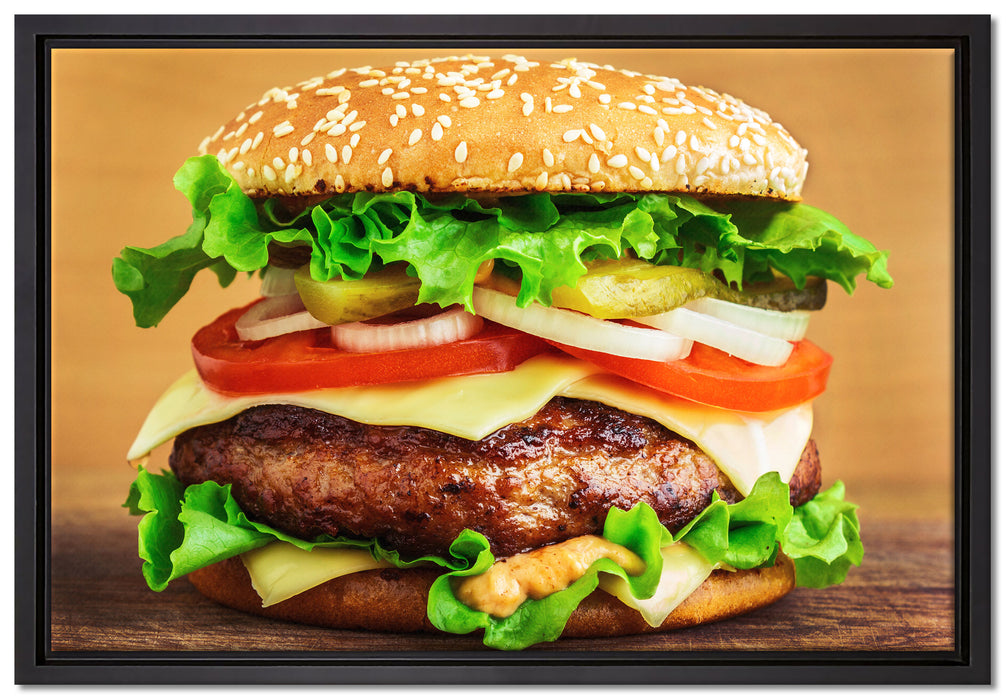 Köstlicher Burger auf Holztisch auf Leinwandbild gerahmt Größe 60x40