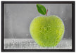 Grüner leckerer Apfel im Wasser auf Leinwandbild gerahmt Größe 60x40