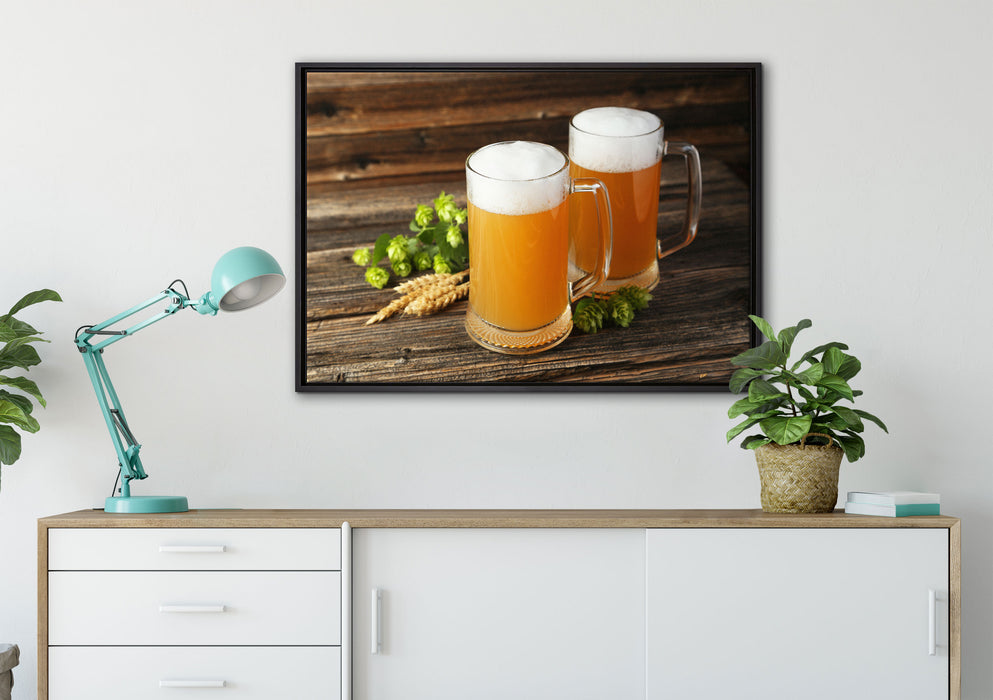 Köstliches Bier mit Hopfenblüten auf Leinwandbild gerahmt verschiedene Größen im Wohnzimmer