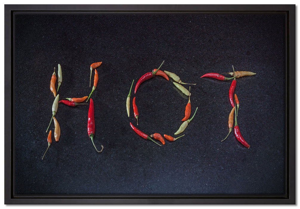 Chilis zu dem Wort Hot geformt auf Leinwandbild gerahmt Größe 60x40