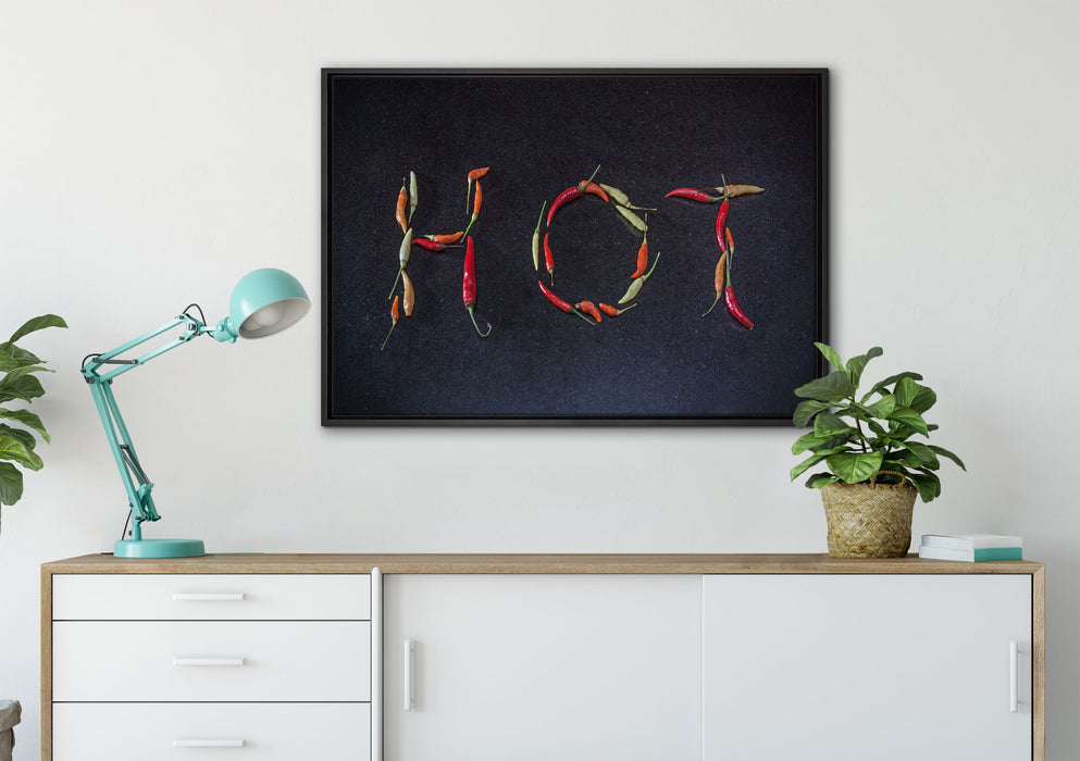 Chilis zu dem Wort Hot geformt auf Leinwandbild gerahmt verschiedene Größen im Wohnzimmer