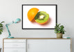 Leckere Kiwi mit Orangenschale auf Leinwandbild gerahmt verschiedene Größen im Wohnzimmer