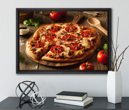 Pizza mit Salami und Tomaten auf Leinwandbild gerahmt mit Kirschblüten