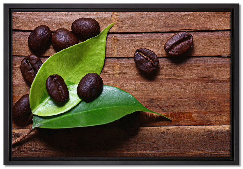 Kaffeebohnen auf Blättern auf Leinwandbild gerahmt Größe 60x40