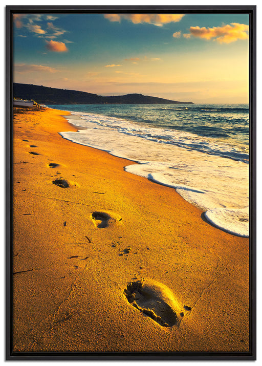 Fußabdrücke im Strand auf Leinwandbild gerahmt Größe 100x70