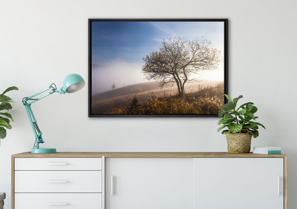 Baum im hohen Gras auf Leinwandbild gerahmt verschiedene Größen im Wohnzimmer