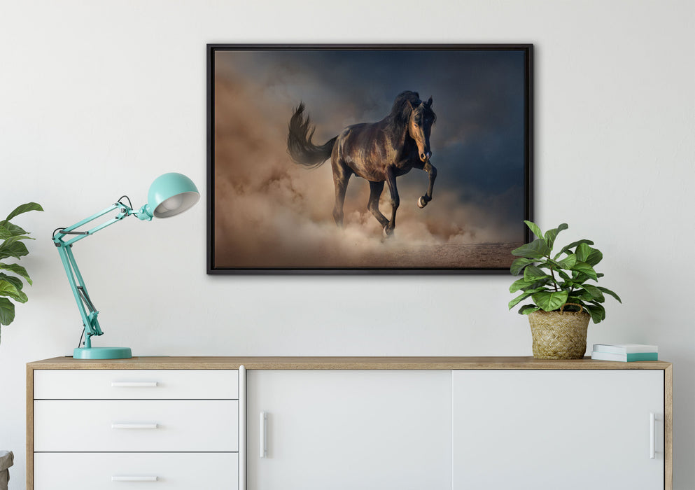 Schwarzes Pferd auf Leinwandbild gerahmt verschiedene Größen im Wohnzimmer