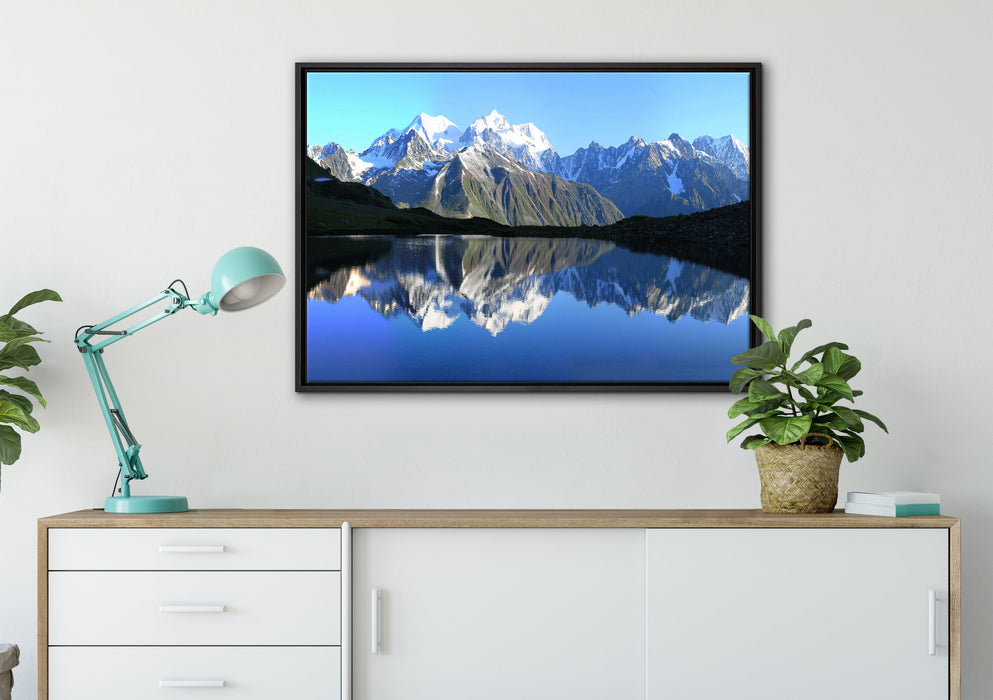 Berge am See auf Leinwandbild gerahmt verschiedene Größen im Wohnzimmer