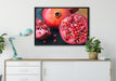 Granatapfel auf Leinwandbild gerahmt verschiedene Größen im Wohnzimmer