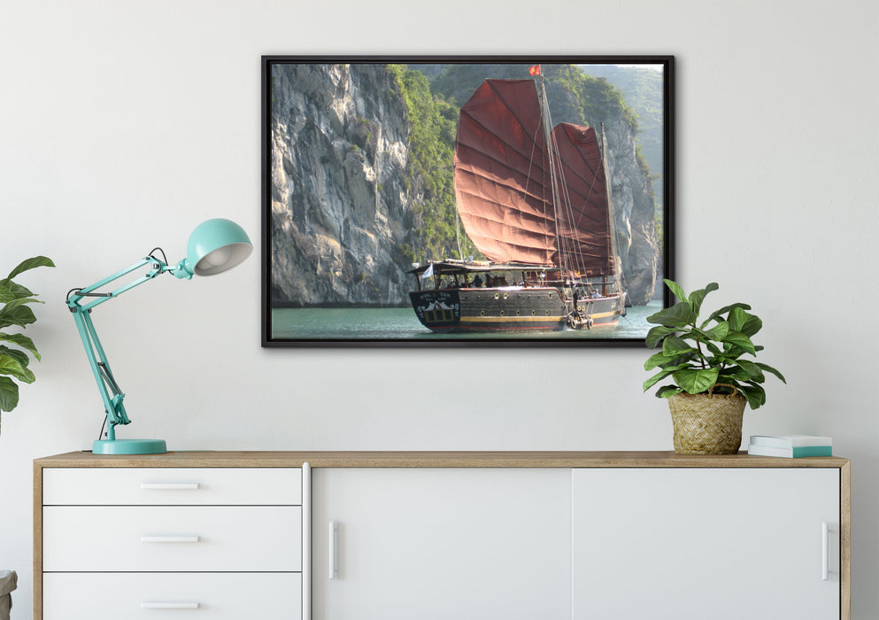 Segelschiff im Sonnenuntergang auf Leinwandbild gerahmt verschiedene Größen im Wohnzimmer