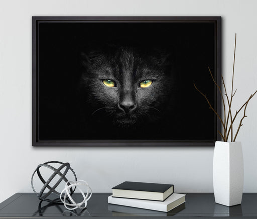 Dark schwarzes Katzengesicht auf Leinwandbild gerahmt mit Kirschblüten