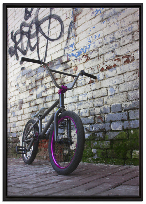 Fahrrad vor Graffitiwand auf Leinwandbild gerahmt Größe 100x70