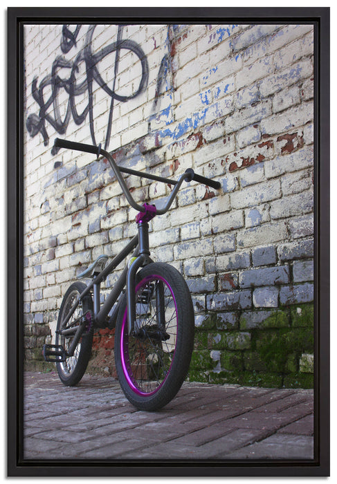 Fahrrad vor Graffitiwand auf Leinwandbild gerahmt Größe 60x40