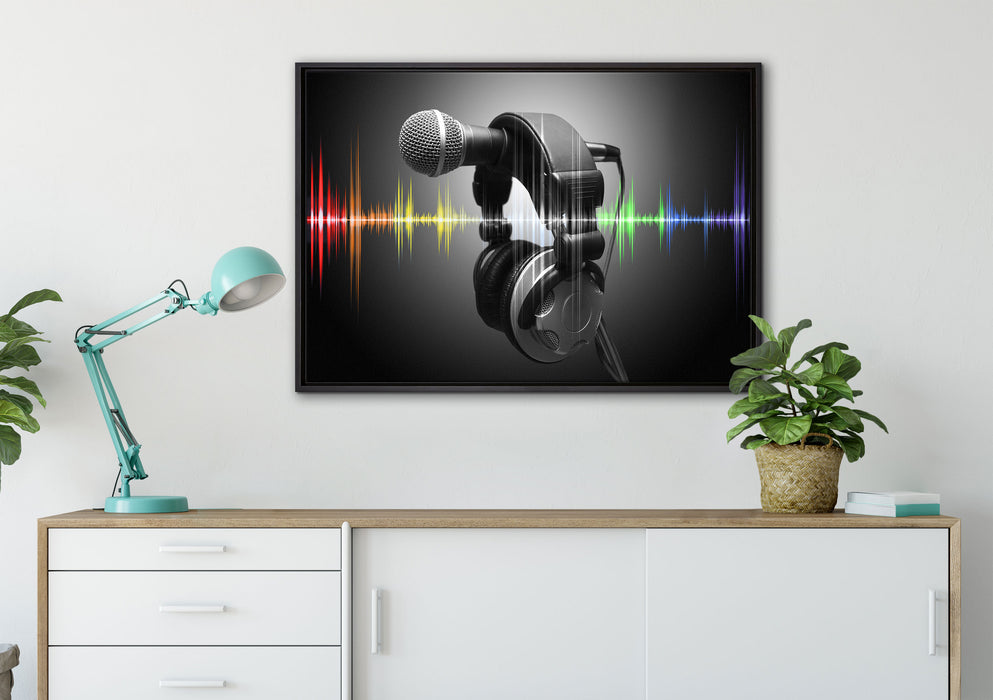Mikrofon mit Kopfhörern auf Leinwandbild gerahmt verschiedene Größen im Wohnzimmer