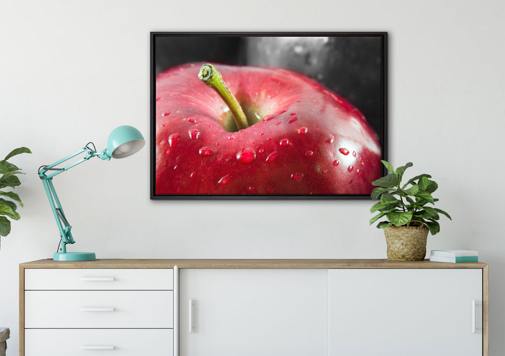 roter Apfel mit Wassertropfen auf Leinwandbild gerahmt verschiedene Größen im Wohnzimmer