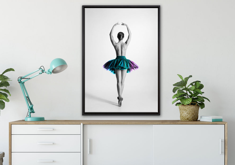 anmutige Ballerina im Tütü auf Leinwandbild gerahmt verschiedene Größen im Wohnzimmer