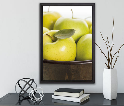 Apfel Schale mit grünen Äpfeln auf Leinwandbild gerahmt mit Kirschblüten