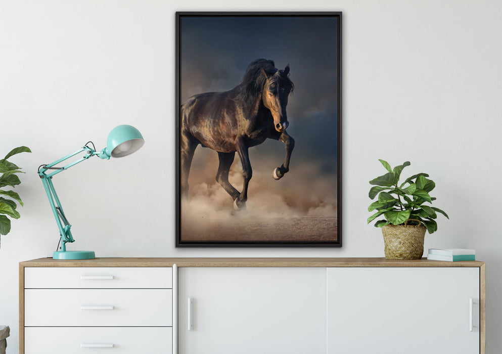 Schwarzes Pferd auf Leinwandbild gerahmt verschiedene Größen im Wohnzimmer