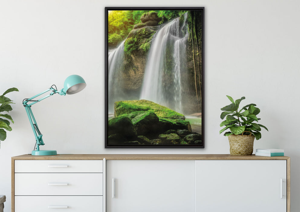 Wasserfall auf Leinwandbild gerahmt verschiedene Größen im Wohnzimmer