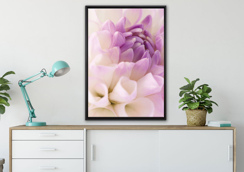 Traumhafte lila weiße Blüte auf Leinwandbild gerahmt verschiedene Größen im Wohnzimmer