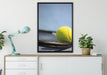 Tennischläger mit Bällen auf Leinwandbild gerahmt verschiedene Größen im Wohnzimmer