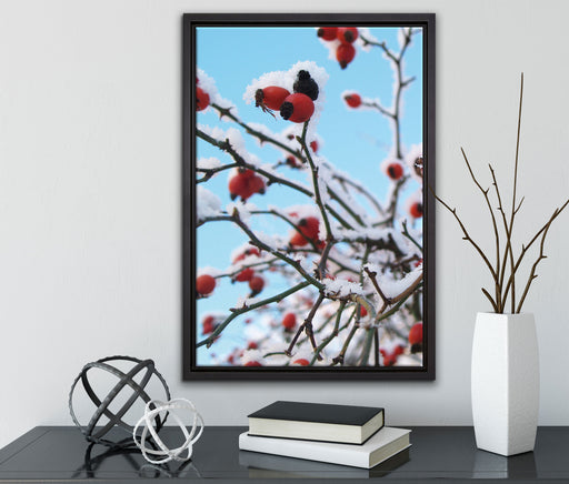 Hagebuttenstrauch mit rot auf Leinwandbild gerahmt mit Kirschblüten
