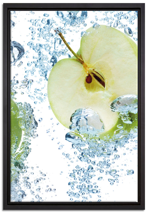 Frische Apfelscheiben im Wasser auf Leinwandbild gerahmt Größe 60x40