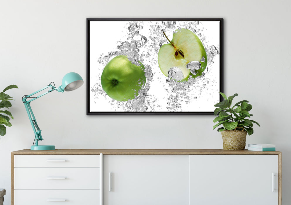 saftig grüne Äpfel im Wasser auf Leinwandbild gerahmt verschiedene Größen im Wohnzimmer