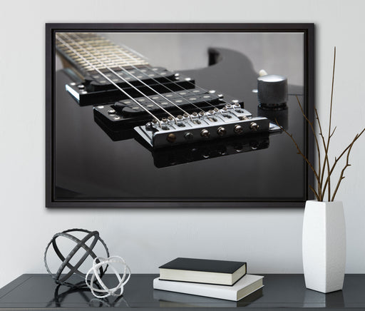 Black E-Guitar auf Leinwandbild gerahmt mit Kirschblüten