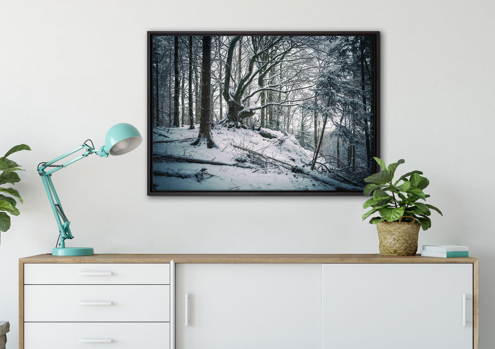 Wald mit Schnee bedeckt auf Leinwandbild gerahmt verschiedene Größen im Wohnzimmer