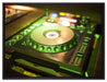 Grün beleuchteter DJ Pult auf Leinwandbild gerahmt Größe 80x60
