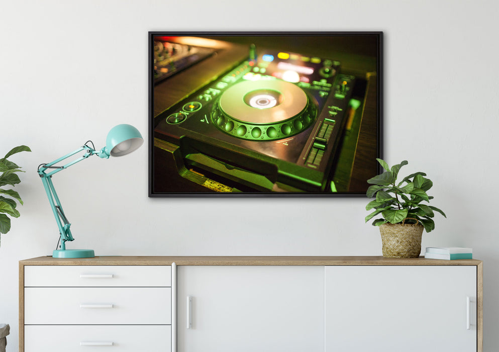 Grün beleuchteter DJ Pult auf Leinwandbild gerahmt verschiedene Größen im Wohnzimmer