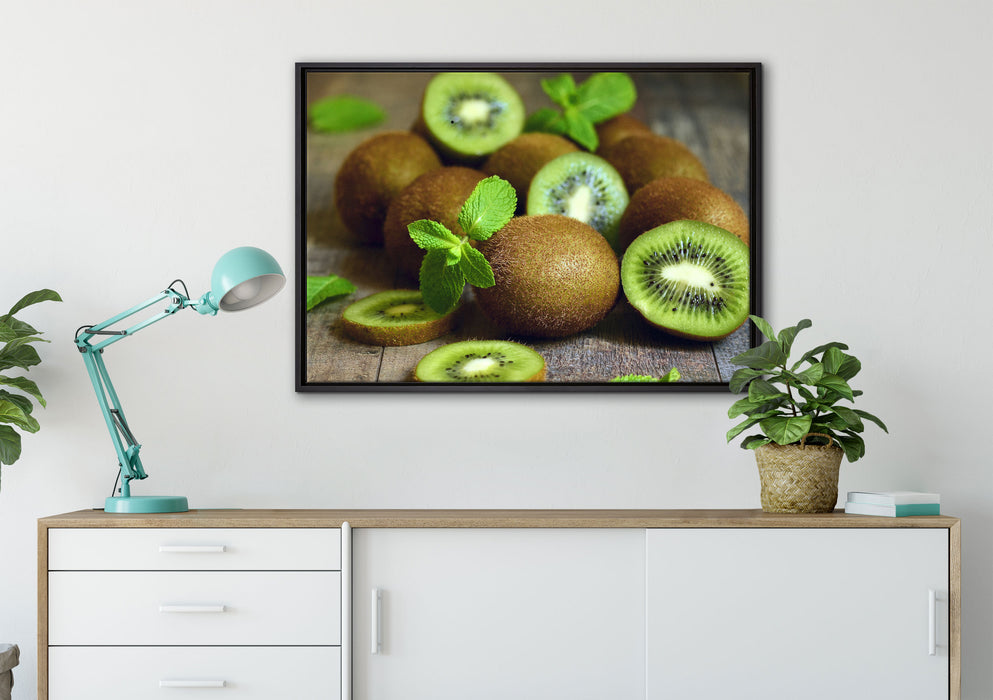 Kiwis auf Holztisch auf Leinwandbild gerahmt verschiedene Größen im Wohnzimmer