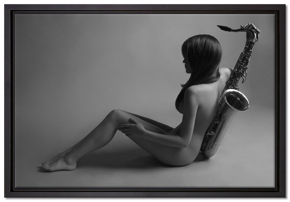 Attraktive Frau mit Saxophone auf Leinwandbild gerahmt Größe 60x40