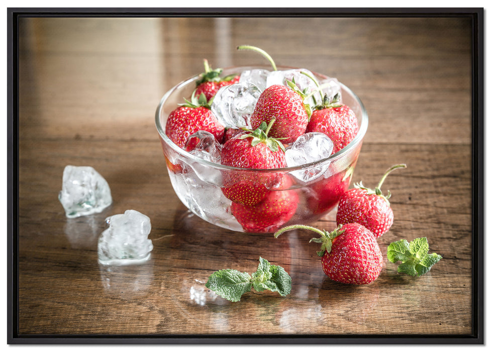 Erdbeeren in Eiswürfeln auf Leinwandbild gerahmt Größe 100x70