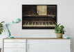 Klavier mit Notenblatt auf Leinwandbild gerahmt verschiedene Größen im Wohnzimmer