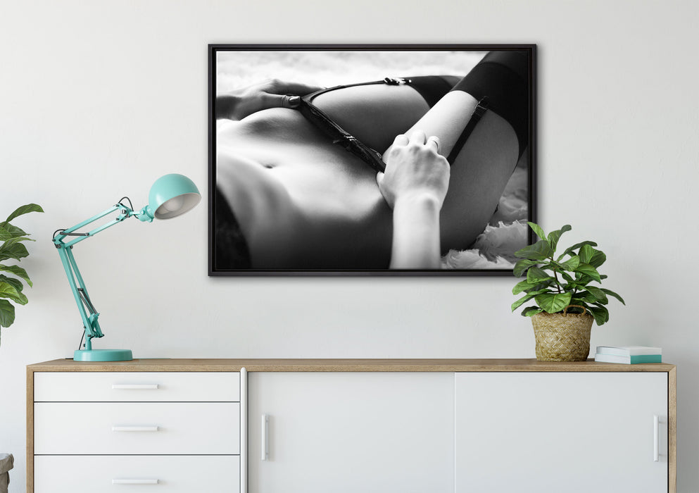 Sexy Frauenkörper mit Dessous auf Leinwandbild gerahmt verschiedene Größen im Wohnzimmer