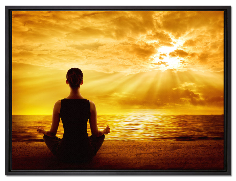 Frau meditiert am Strand auf Leinwandbild gerahmt Größe 80x60