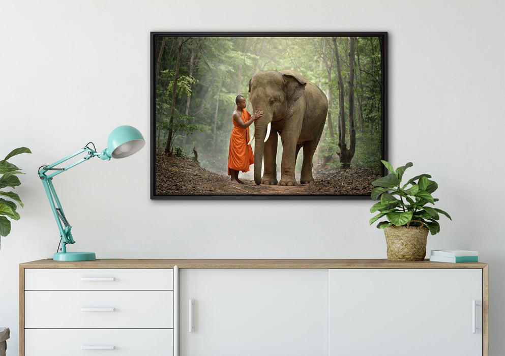 wunderschöner Elefant mit Mönch auf Leinwandbild gerahmt verschiedene Größen im Wohnzimmer