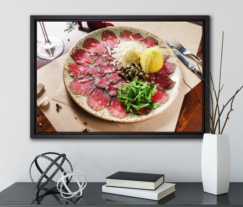 appetitliches Carpaccio auf Leinwandbild gerahmt mit Kirschblüten